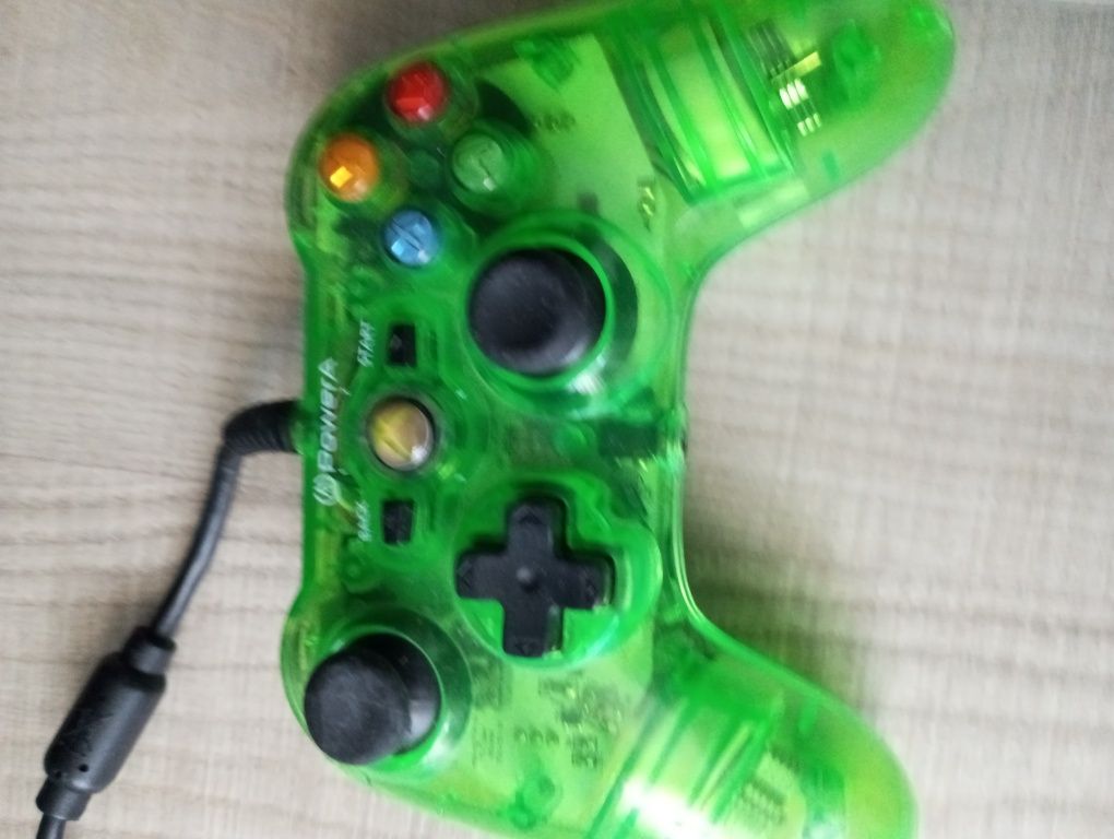 Продавам джойстик за xbox 360