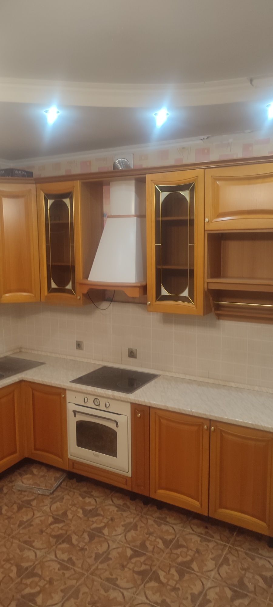 Продам кухню в сборе