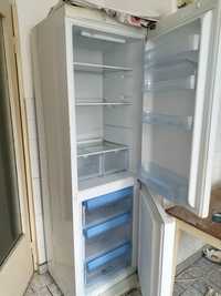 Vând combină frigorifică cu trei sertare