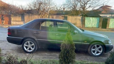 Mercedes c180 an 1986 1500 euro