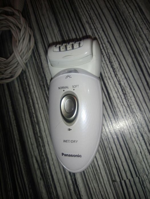 Epilator Panasonic, umed și uscat, model-ES-ED53 alb, 48 pensete,