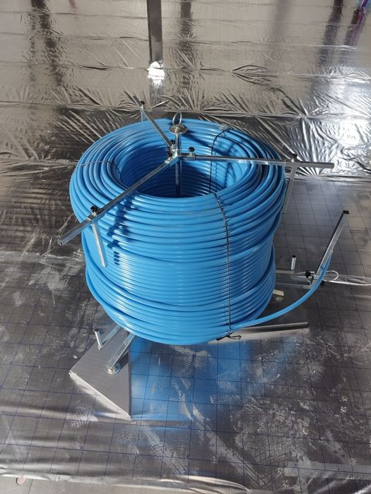 Стойка за развиване на тръби за водно подово отопление