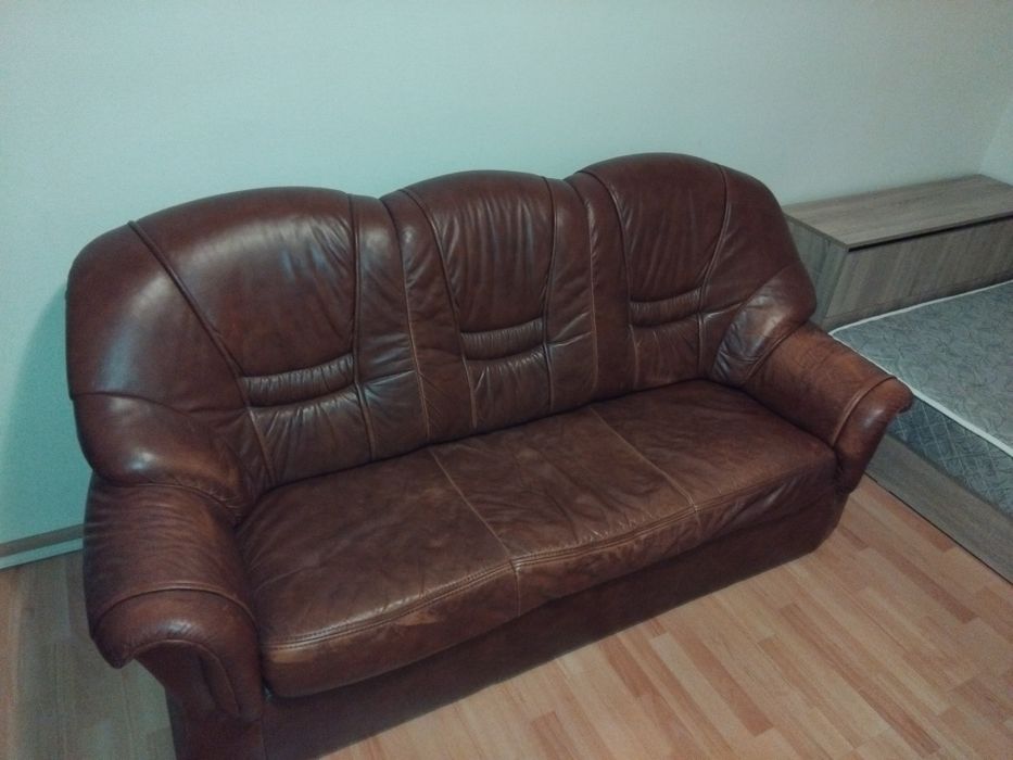 Кожен диван тройка