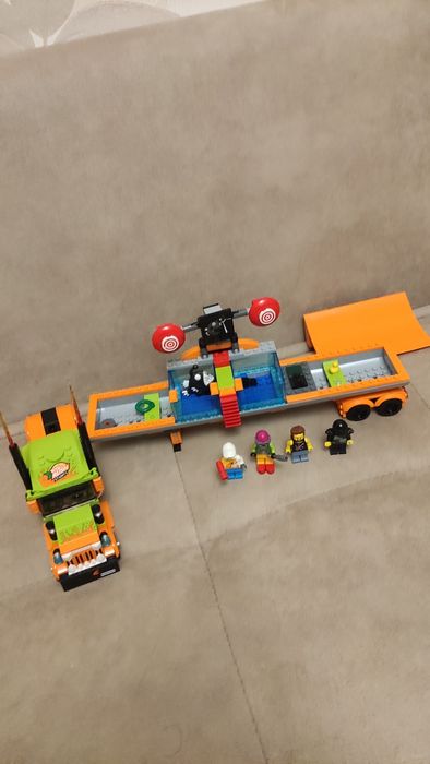 LEGO City Stunt 60294 - Камион за каскади