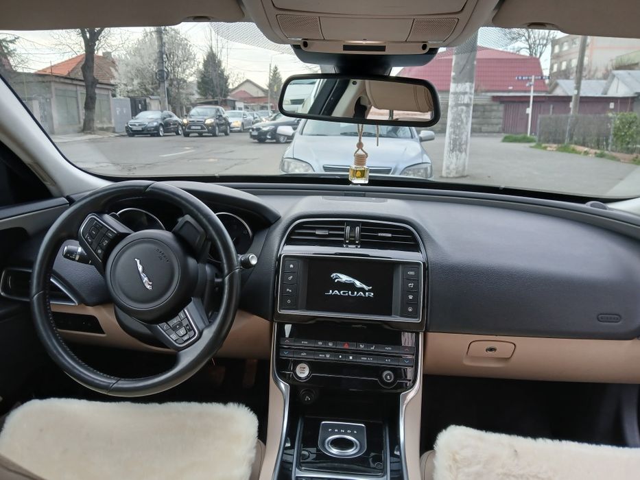 Jaguar xe adblu .