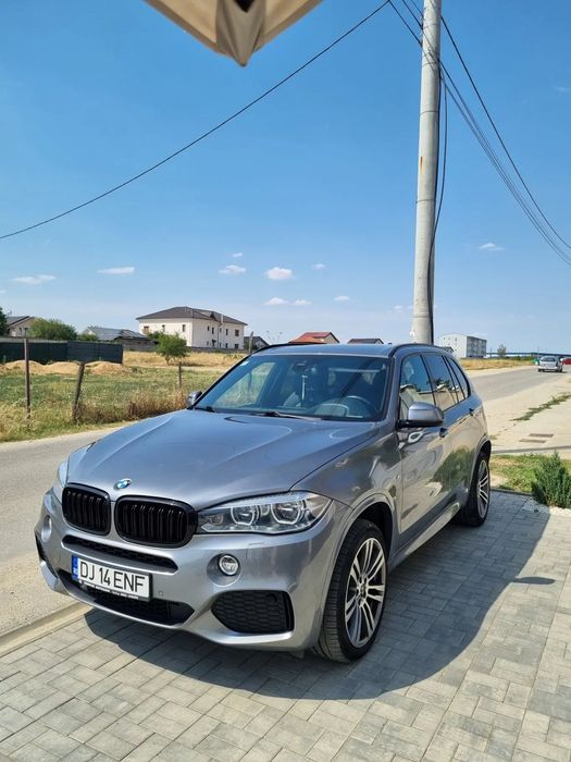 BMW X5 Starea foarte bună si bine intretinuta.
