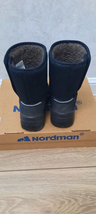 Продам зимние сапоги на мальчика, размер 29