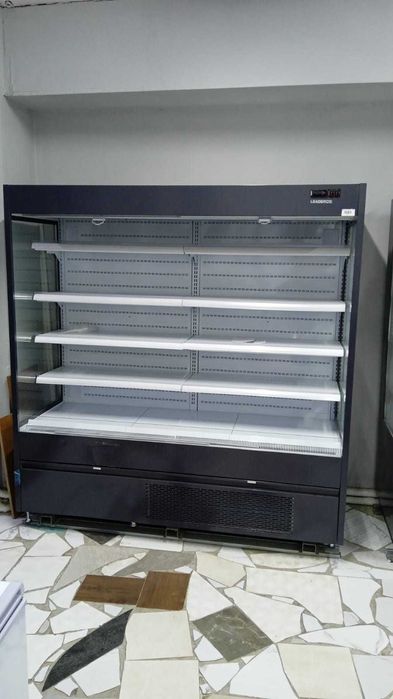 Холодильная витрина для хранения овощей и фруктов