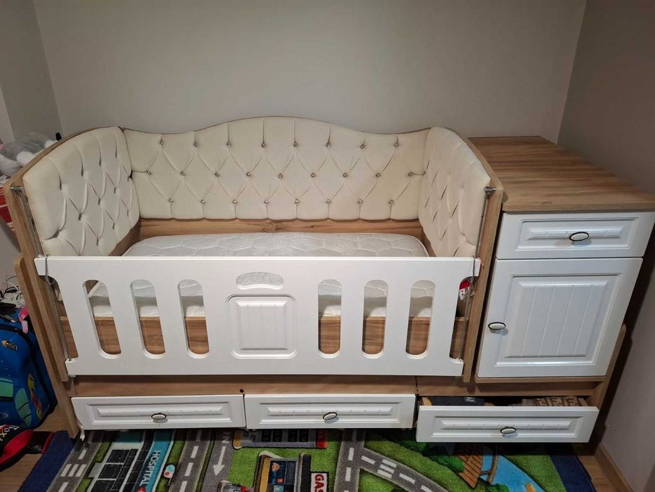 Продавам детско креватче