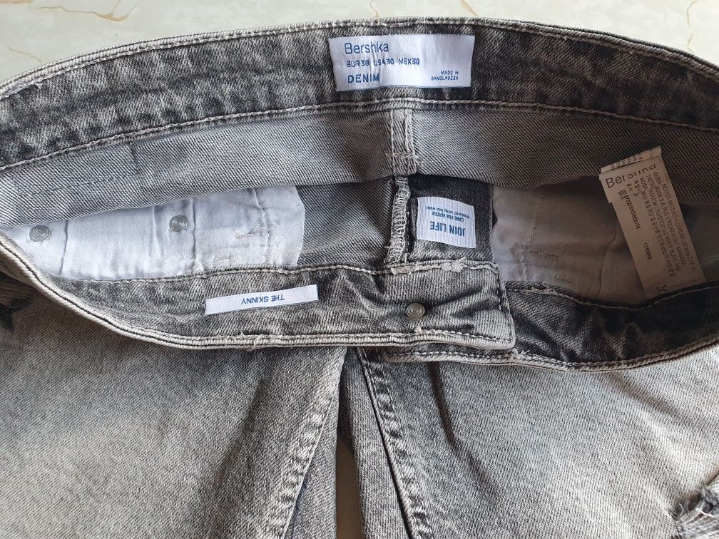 Джинсовые шорты BERSHKA -Skinny