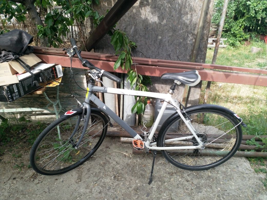 Biciclete din aluminiu cu roți pe 28".