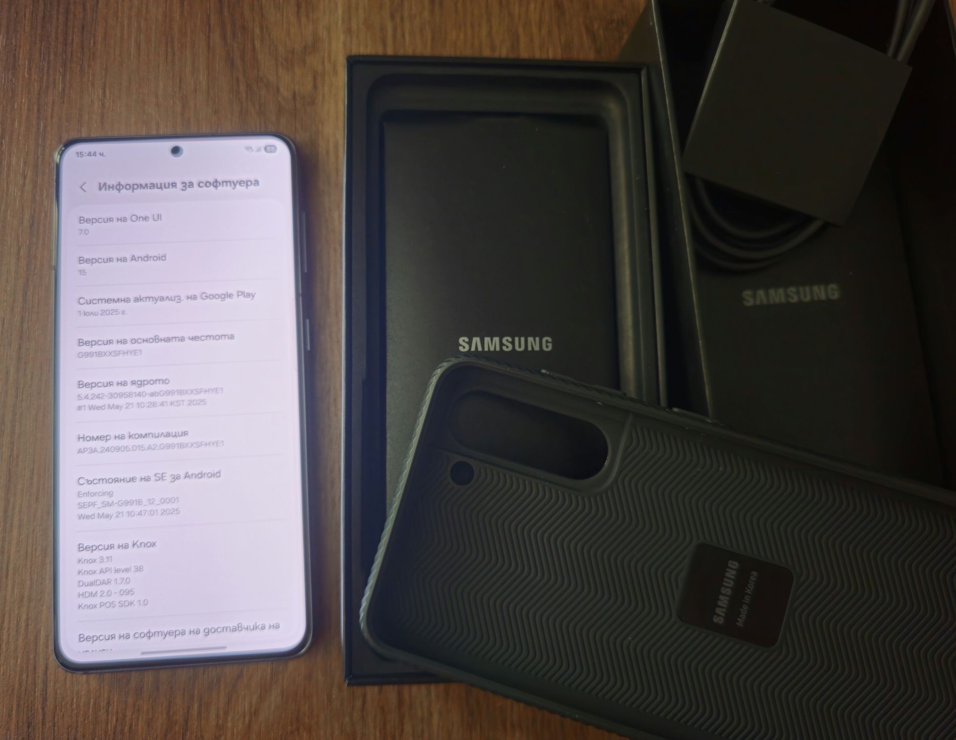 Samsung Galaxy S21 5G, 256 GB, Android 15,много запазен