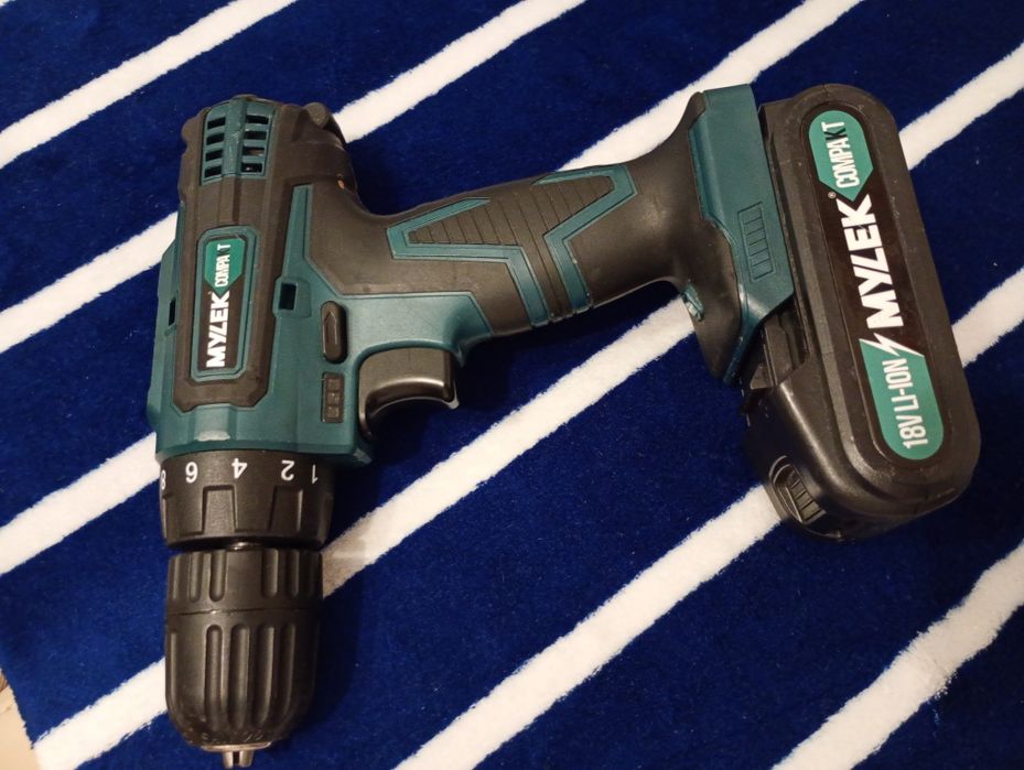 Se vinde Mașina de Găurit model MYLEK