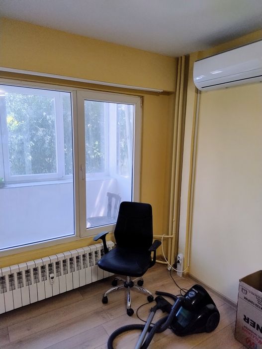 Продавам тристаен апартамент Младост