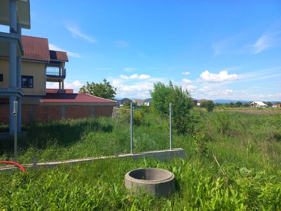 Vând Teren cu Front Stradal în Cartierul Tineretului