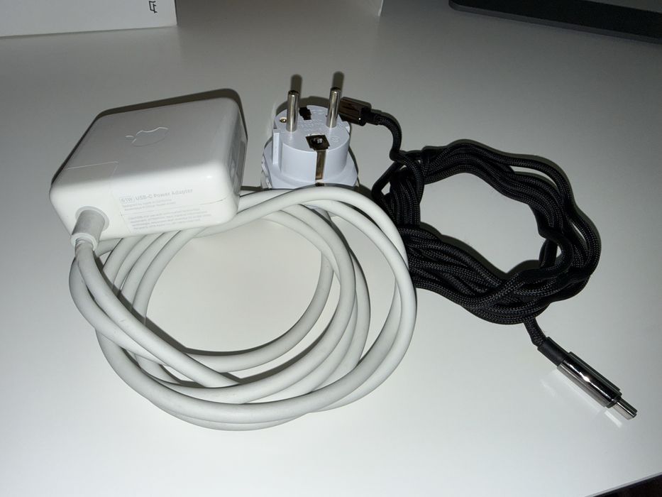 MacBook Pro 15” 2019 - i7/16GB/256GB/Radeon 560X - отлично състояние