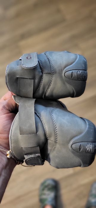 Vând  ghete din piele naturală