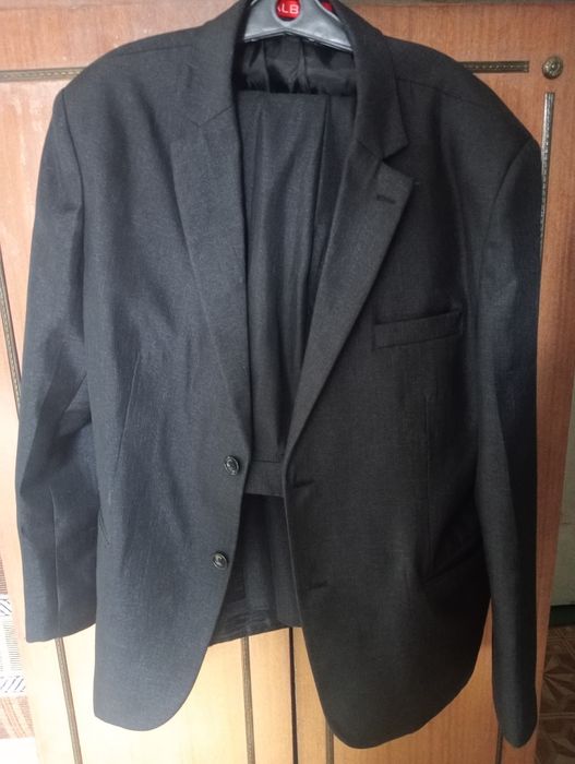 Продам мужской костюм