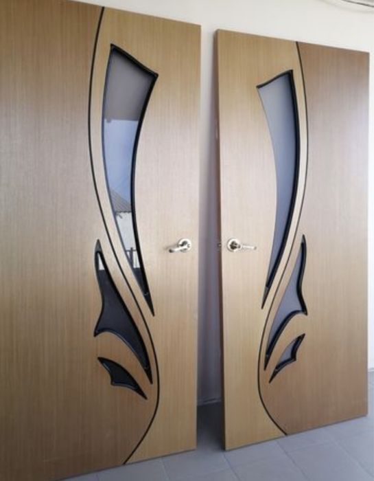 Межкомнатные двери . Двое за 10000