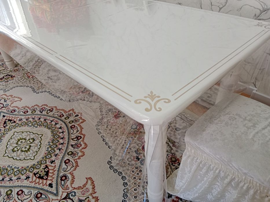 Продается стол в отличном состоянии почти новый
