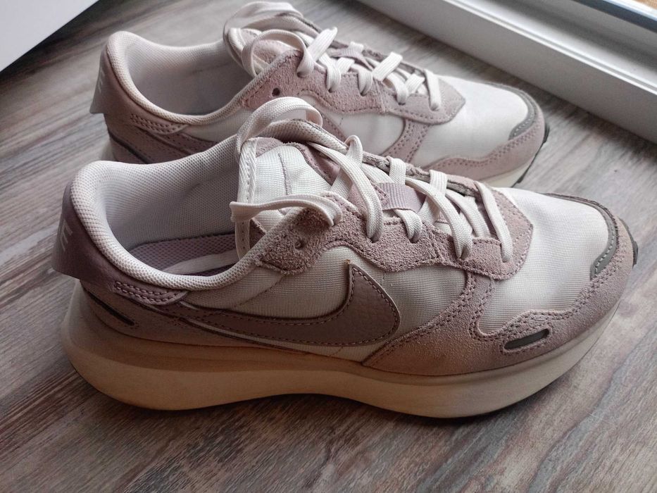 Дамски маратонки Nike
