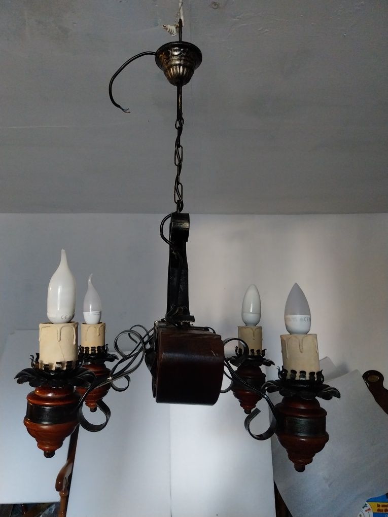 Candelabru, lustra din lemn fier forjat