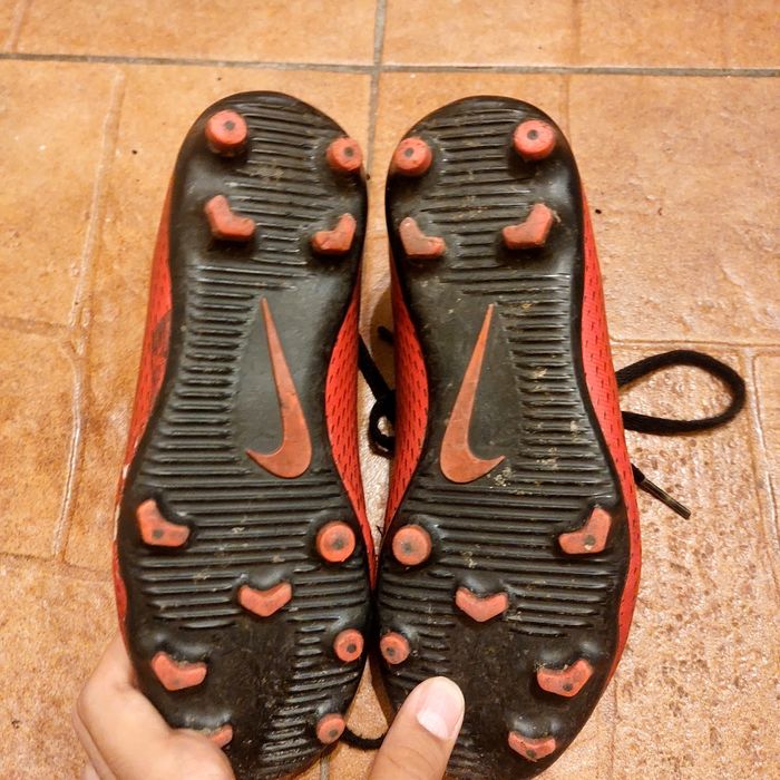 Продам оригинальные бутсы найк