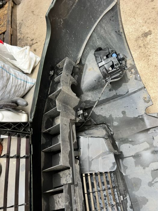 Vand bara fata Dacia Duster 2010/2013 completa