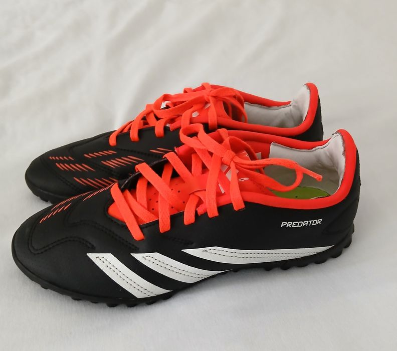 Adidas Predator pt copii marimea 37,5    22cm interior.