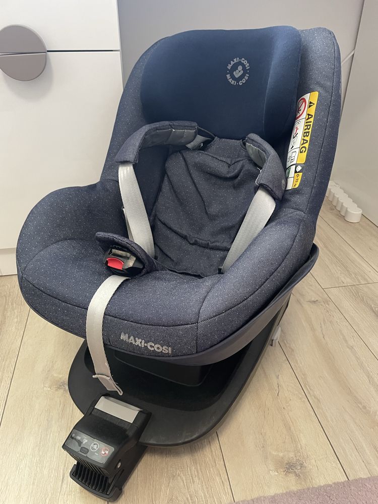 Столче за кола и база Maxi Cosi