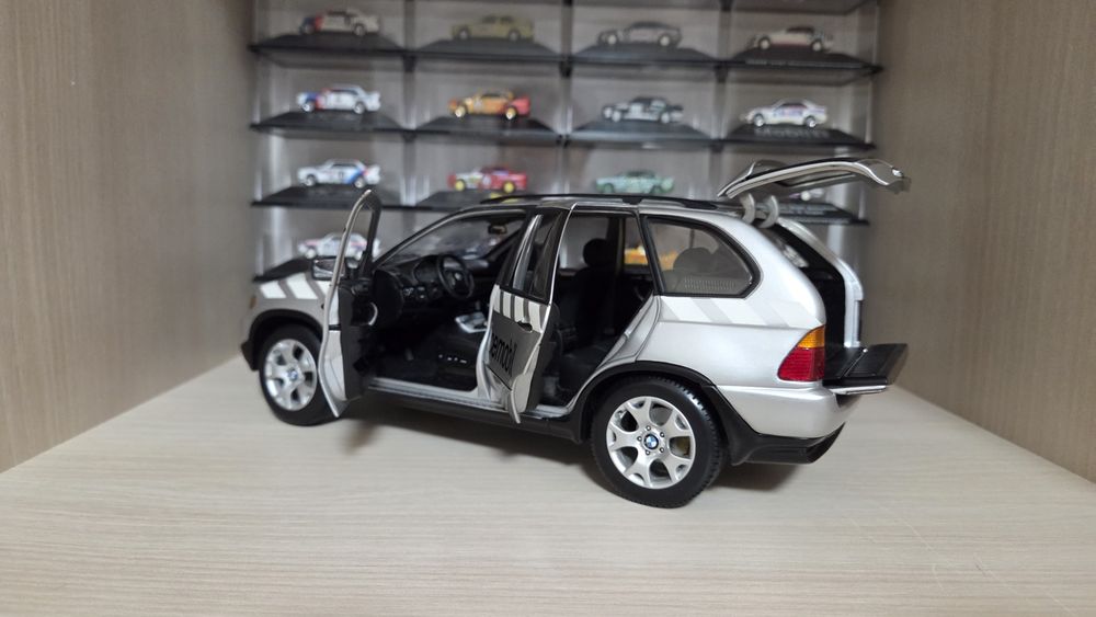 BMW X5 E53 1:18 DEALER EDITION Kyosho Macheta
