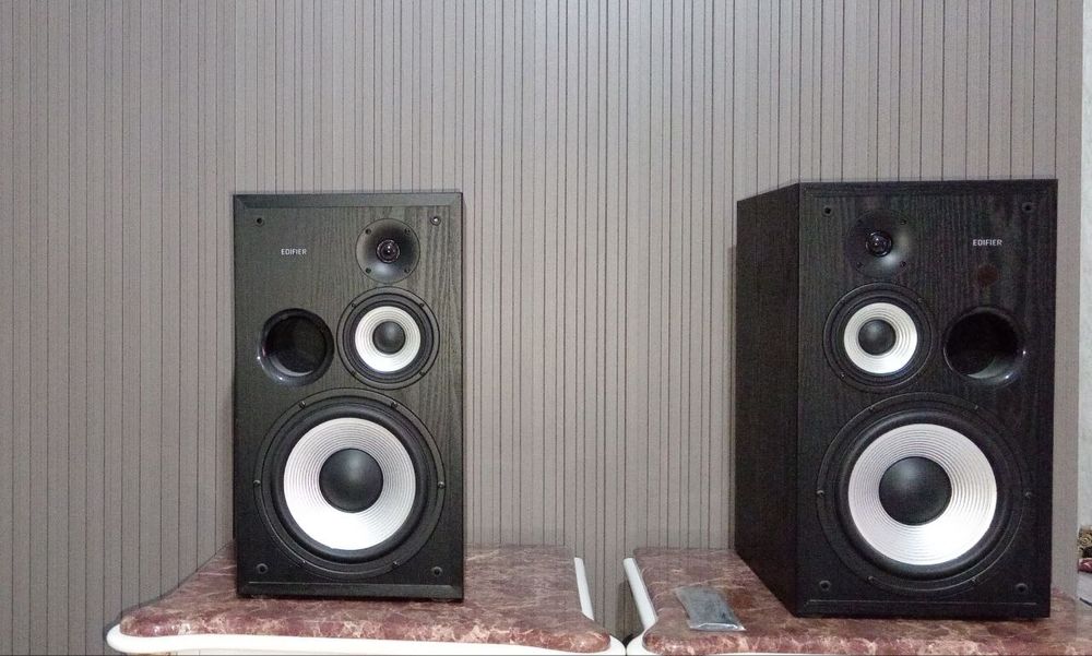 300000sym.Edifier  r2850db 150 vt.
