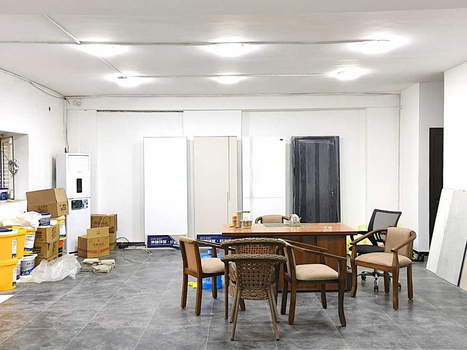 Yu  Сдаётся офис 130м2 на 1 линии,  4 роддом, по 13у.е./м2 - торг