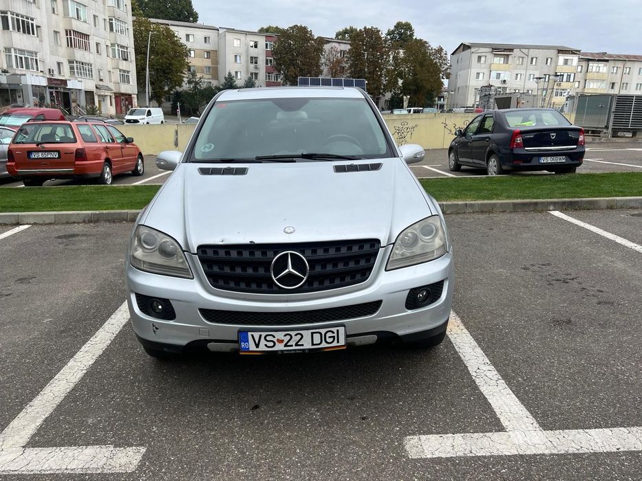 Vând Mercedes ML