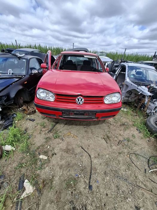 Dezmembrez Volkswagen Golf 4