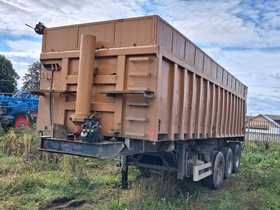 Semiremorca agricola cu punte liftanta