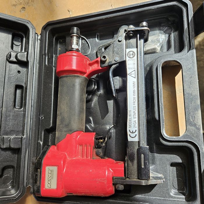 пневматичен такер