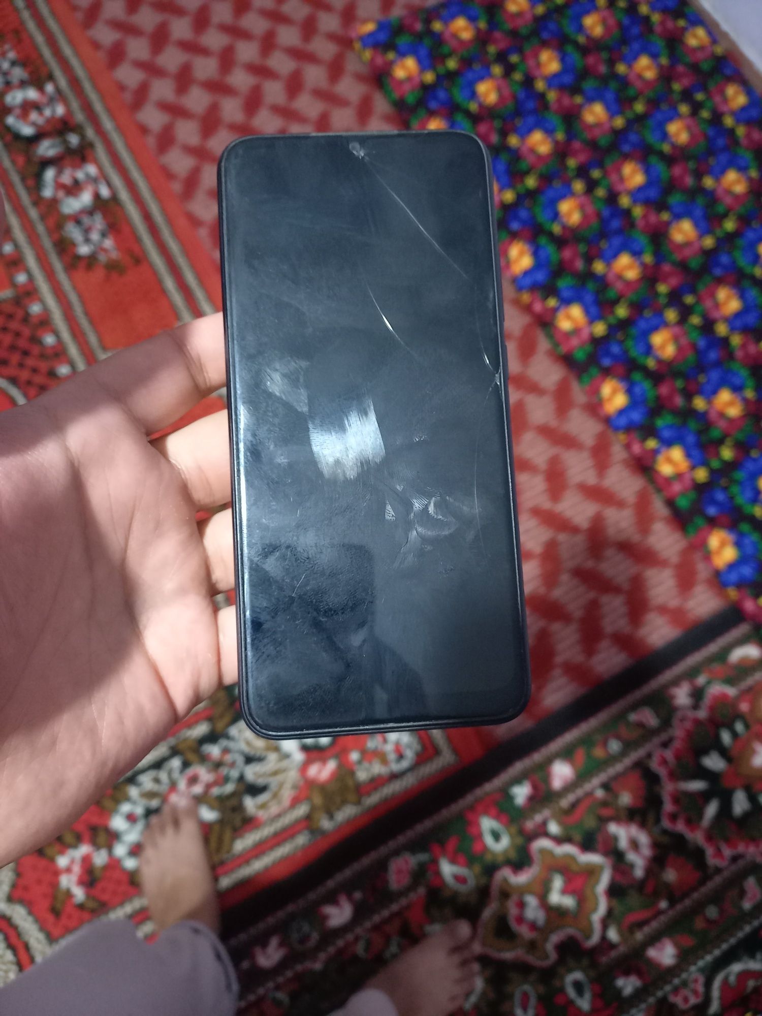 Redmi 9A hech qayeri almashmagan karobka dakument  bor holati zo'r