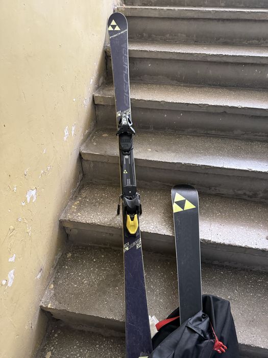 Vand clapari roxa barbati ultralight 90 si skiuri fischer rc one