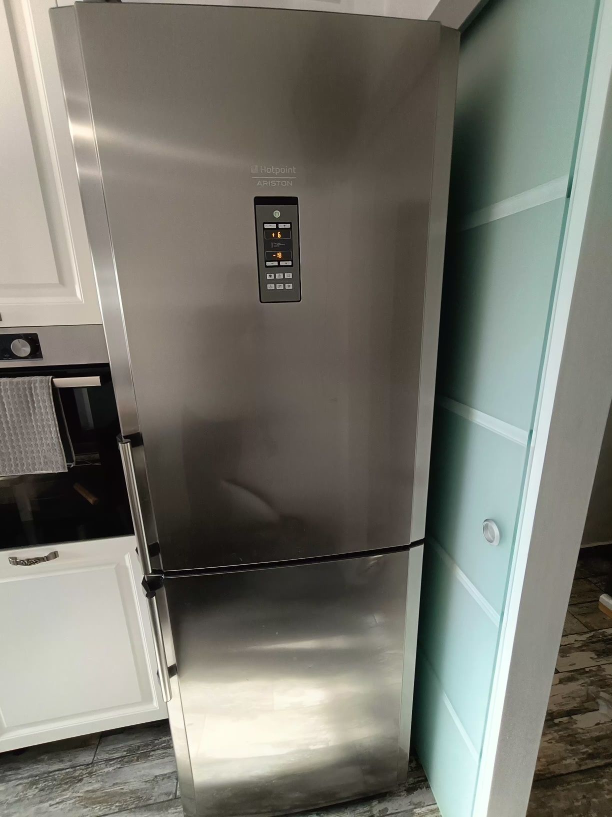 Combina frigorifica/frigider 2 uși/congelator Hotpoint Ariston de 444L
