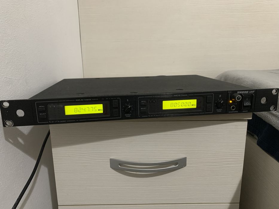 Vând receiver wireless Shure UHF cu 2 canale