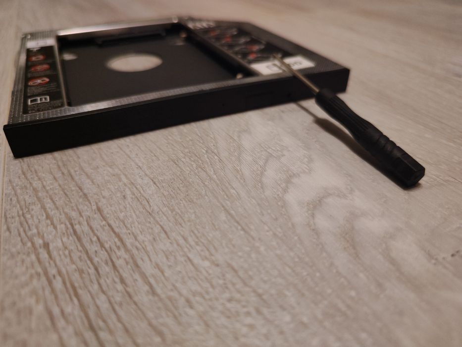 Rack laptop SATA 9.5 mm pentru SSD