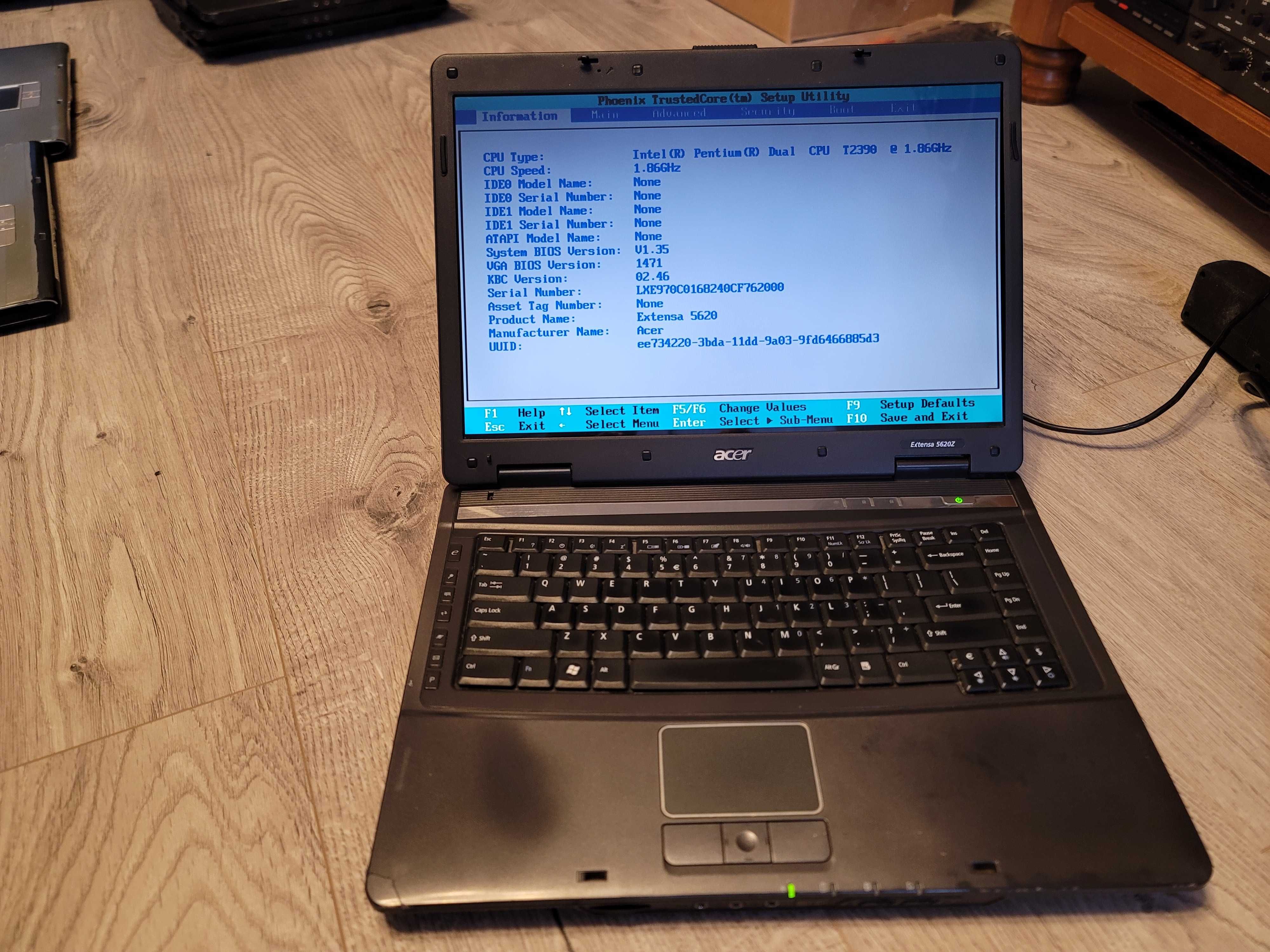 Laptop vechi Acer Extensa 5620Z.