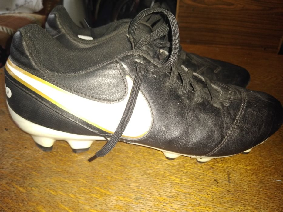 Ghete fotbal Nike Tiempo