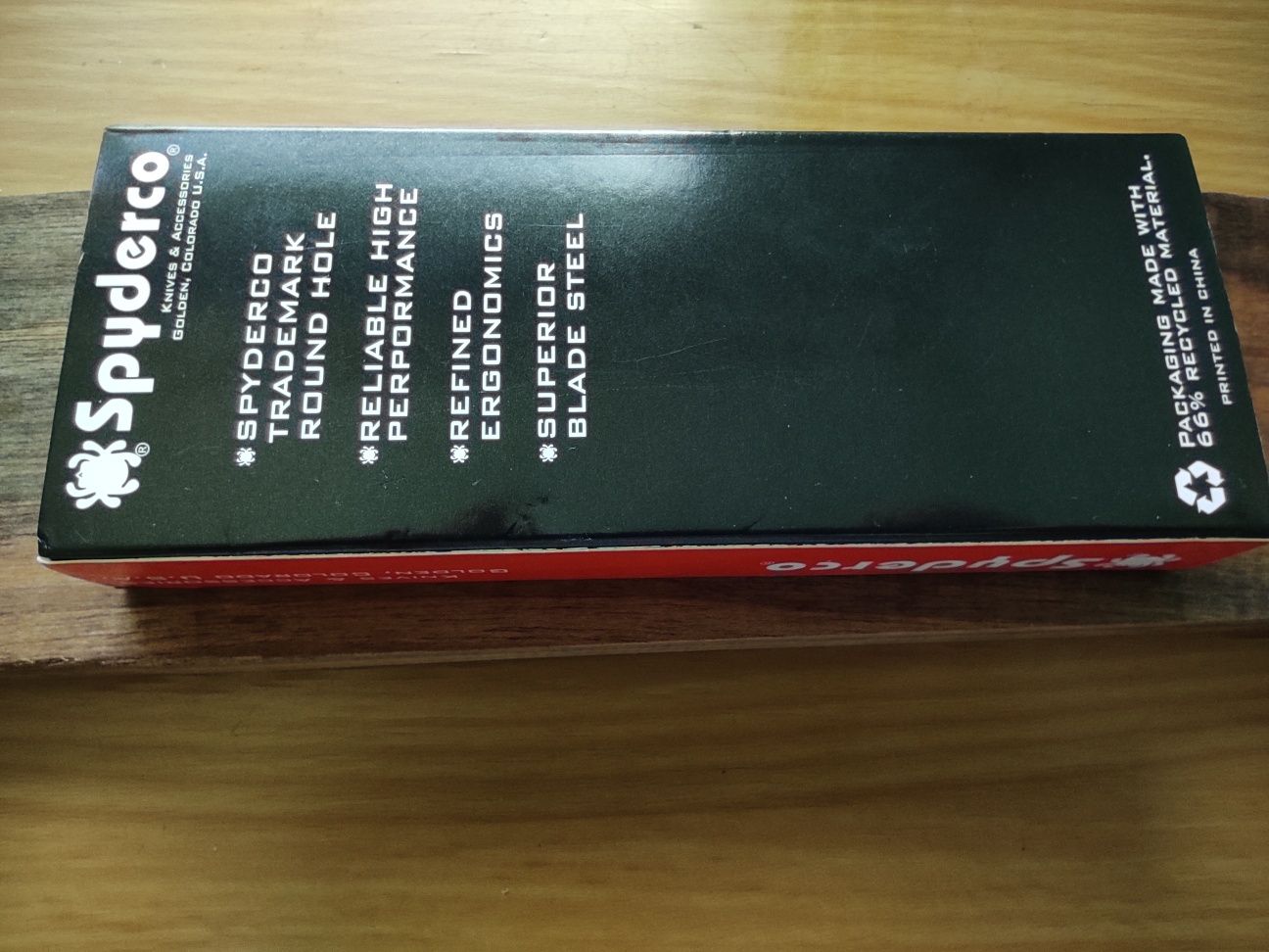 Сгъваем нож, който е КАТО Spyderco Tenacious FRN