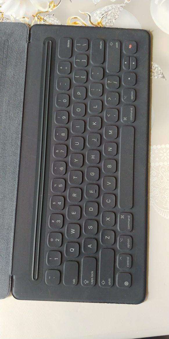 Apple Smart Keyboard Folio