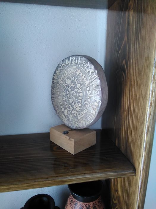 Discul din Phaistos replică