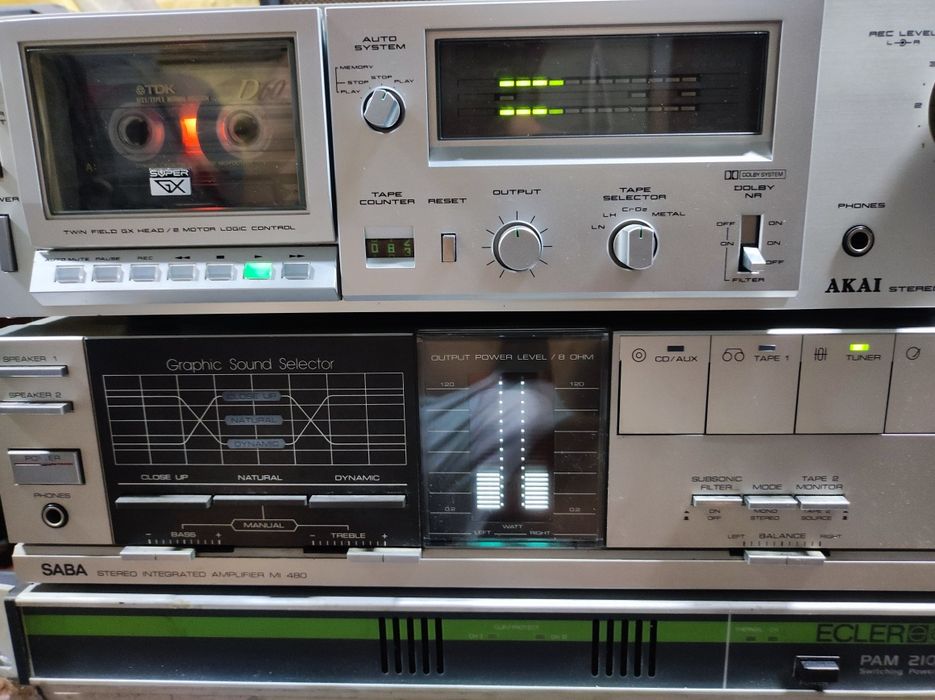 Deck   ,AKAI  Amplificator Saba.