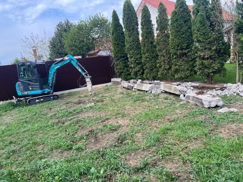 Mini Excavator de Închiriat