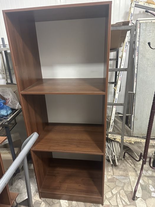 Продаю Комплект мебели для офиса/дома: стол, тумба, стеллаж